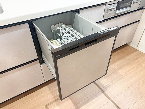 【食器洗浄乾燥機】~食器洗浄乾燥機~ 家事を時短、暮らしを快適にする食洗器。手が荒れない、水道代の節約、高温度で洗うので手洗いよりもしっかりキレイ。