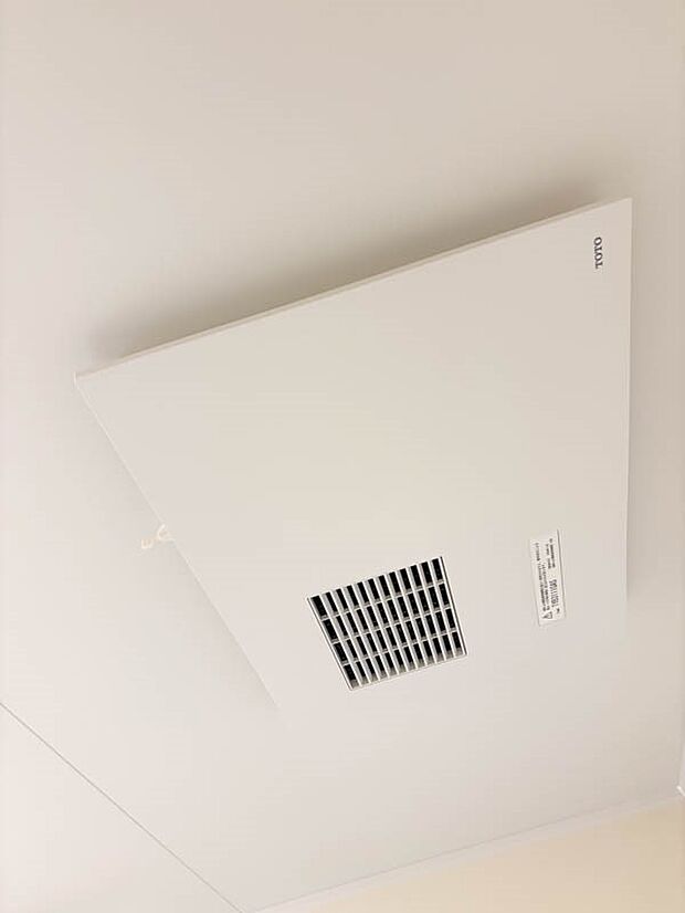 【浴室暖房乾燥機】~浴室暖房乾燥機~ 浴室をカラッと乾燥。衣類乾燥室としても活用できます。また、冬の時期はパワフルな力で浴室をすばやく暖めヒートショックを防ぎます。