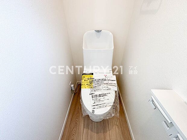 【トイレ】・いつも綺麗に清潔に!ウォッシュレット付きトイレです。