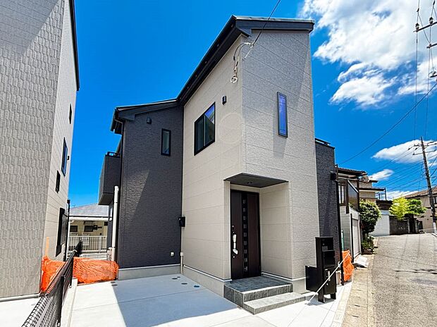 【現地外観写真】■眺望と抜け感が気持ちのいい家■広く交通の少ない前面道路で暮らしやすい環境です
