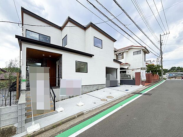 使いやすさもデザインも重視した理想の暮らしをかなえるお家。美しい外観やくつろぎの室内空間にふさわしい「素材」「形」「色彩」を考え、上質感に満ちたお家です。