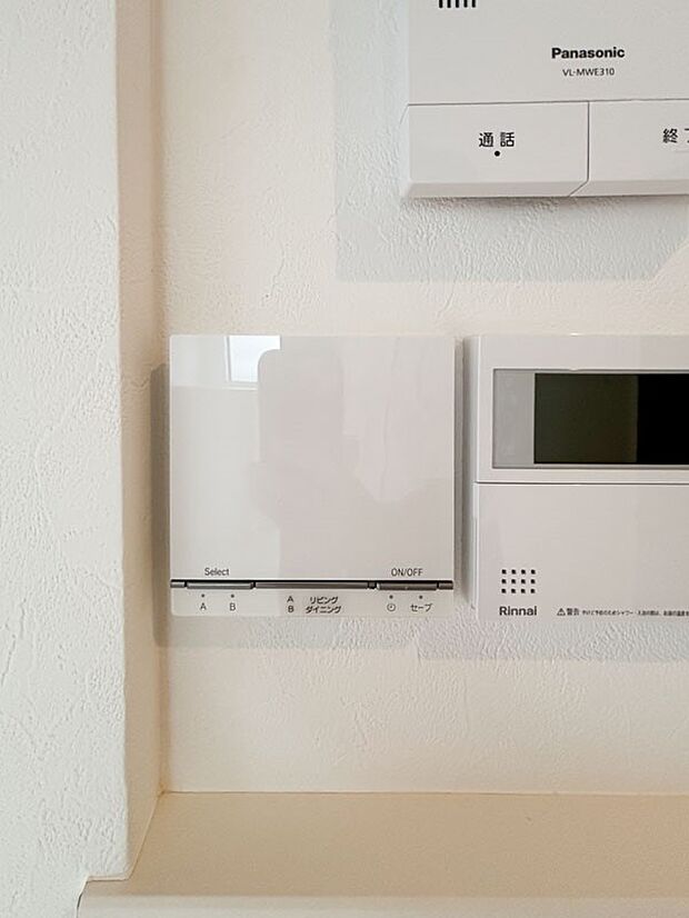 【その他設備】～床暖房～  足元から部屋全体を暖める床暖房。お部屋の空気を汚さず、ホコリも巻き上げないので健康的です。