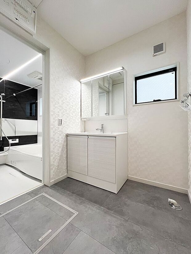 【洗面台・洗面所】スタイリッシュなパウダールーム。デザイン性だけではなく機能性にも優れています。