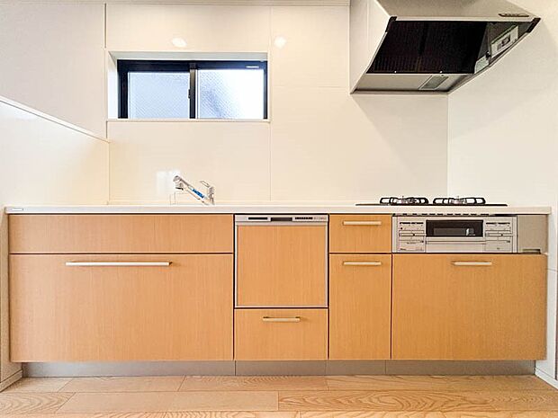 【キッチン】広々キッチンスペース。