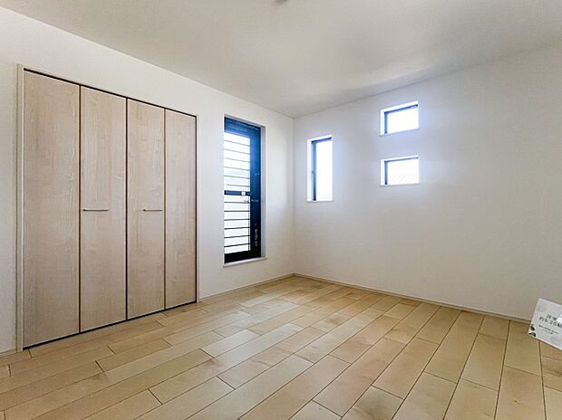 【洋室】 感性を育むプライベートルームはシンプルでスマートな空間。好みの空間で読書をしたり音楽を聞いたりと、一人の時間も充実したものにできます。