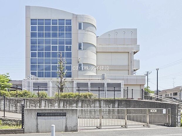 横浜市立東山田小学校(約1,040m)