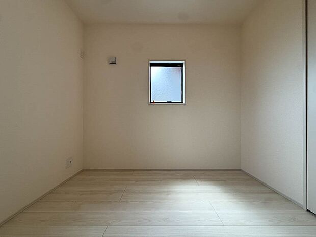 【洋室】 感性を育むプライベートルームはシンプルでスマートな空間。好みの空間で読書をしたり音楽を聞いたりと、一人の時間も充実したものにできます。