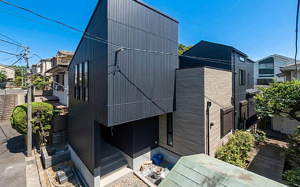 【外観】「威風堂々とした素敵な佇まい」
どの角度から眺めても、所有感が満たされる理想的で素敵な住まい
一生ものだから「パッと見」こそが全て「第一印象で決まる」素敵なマイホーム