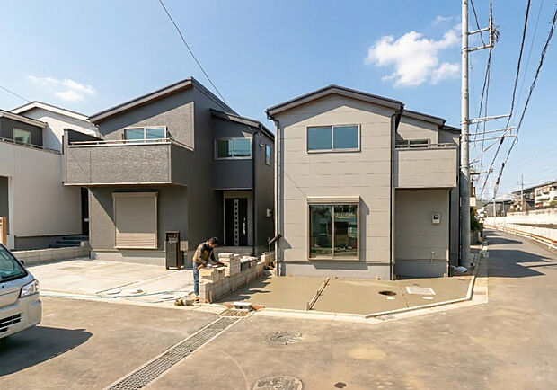 【外観】「群を抜いた満足感」
どの角度が眺めても、所有感が満たされる理想的で素敵な住まい
一生ものだから、「パッと見」こそが全て「第一印象で決まる」素敵なマイホーム。