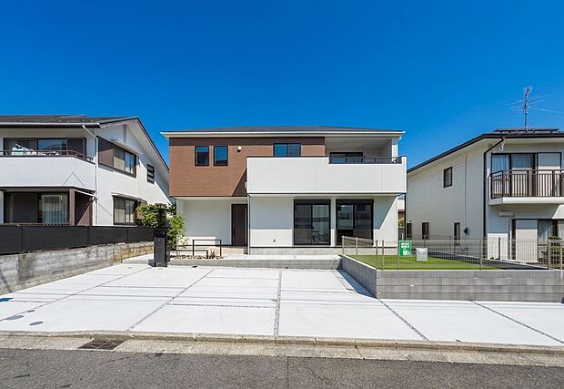 「マイホームの喜びを感じる陽当たりの良さ・開放感」
マイホームを持つ幸せを存分に感じる陽当たり、開放感。
憧れのマイホームに相応しい美しく映える外観です。