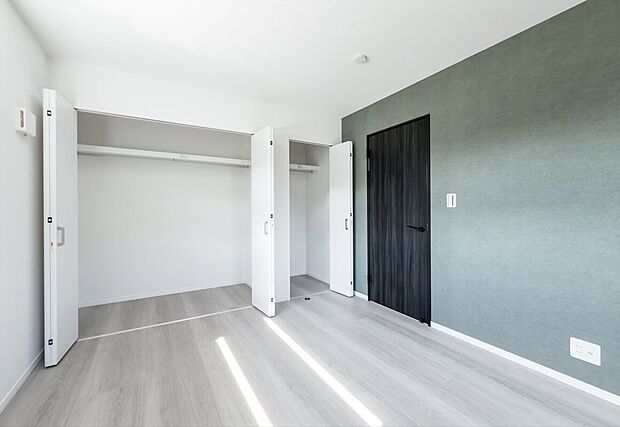 【洋室】「クローゼット収納」
奥行も納得サイズのクローゼット。