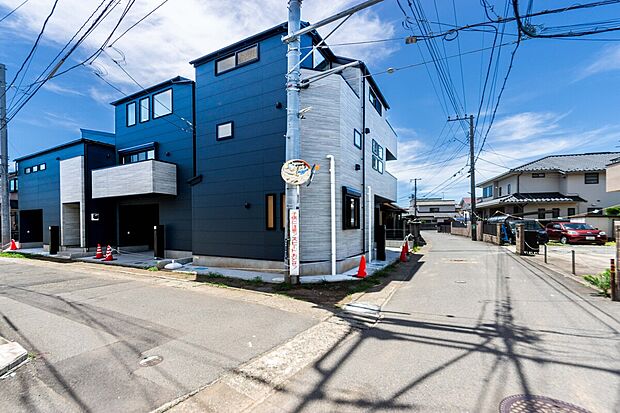 雨の日も安心のビルトインガレージ。大切な愛車を守り、家族とのお出かけをより快適に。理想の暮らしを実現。 