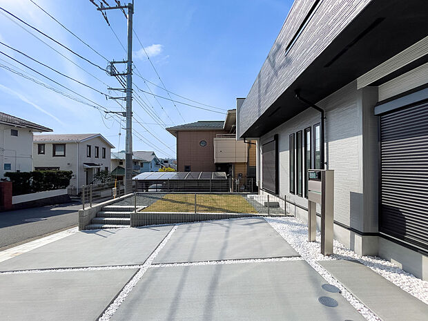 【外観】南からの豊かな光が、家族の未来を明るく照らします。この圧倒的な開放感と心地よさは、現地でこそ実感できるもの。ぜひ一度その目でお確かめください。