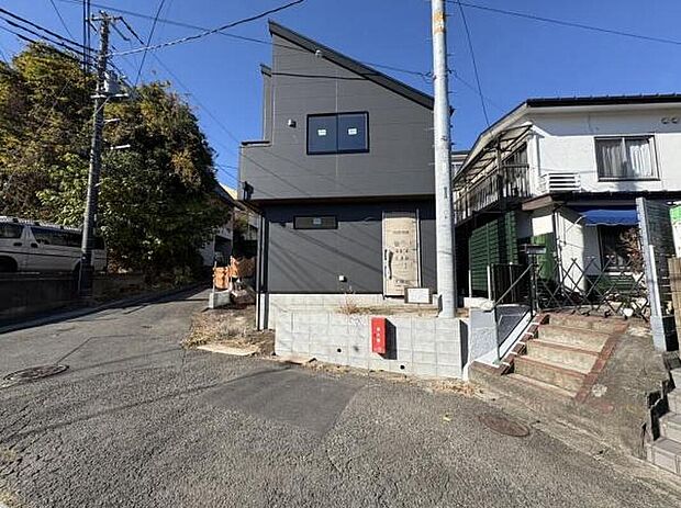 マイホームを持つ幸せを存分に感じる陽当たり、開放感。痛風良好！流行に左右されず、将来にわたって価値が継続する「上質」な佇まいです。