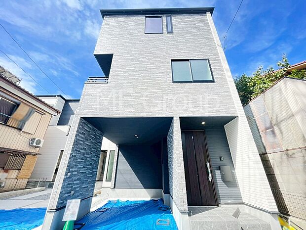 洗練された外観、上質な住空間が広がる室内は永く安心して過ごせる住居です。   