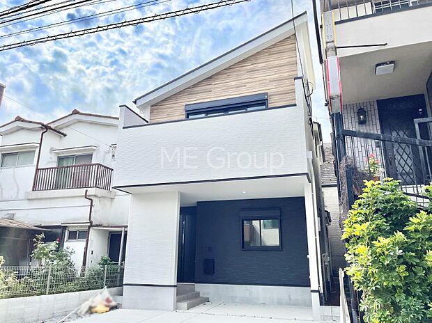 洗練された外観、上質な住空間が広がる室内は永く安心して過ごせる住居です。