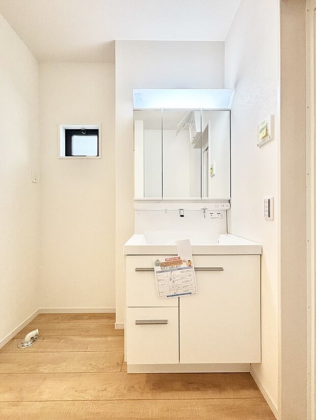 収納力と機能性に優れた洗面化粧台    