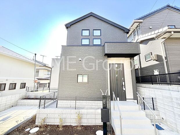 堂々完成!たっぷりの陽光と開放感に包まれる明るい住まい。