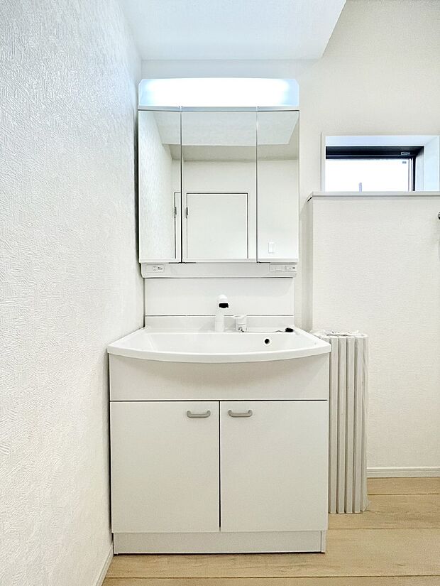 収納力と機能性に優れた洗面化粧台