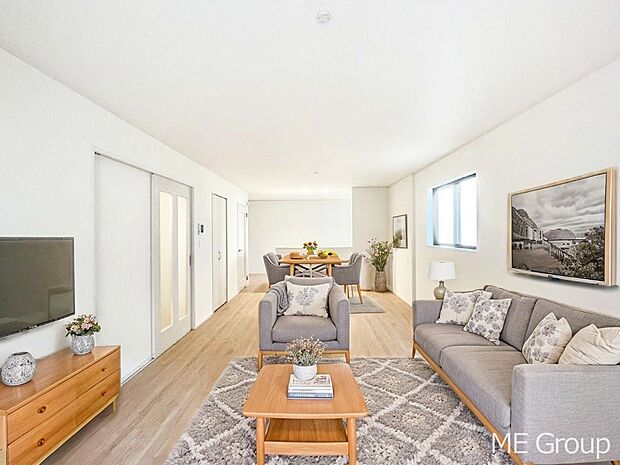 家族の和やかな会話が聞こえてきそう。開放感のあるリビングです。※家具はCGです