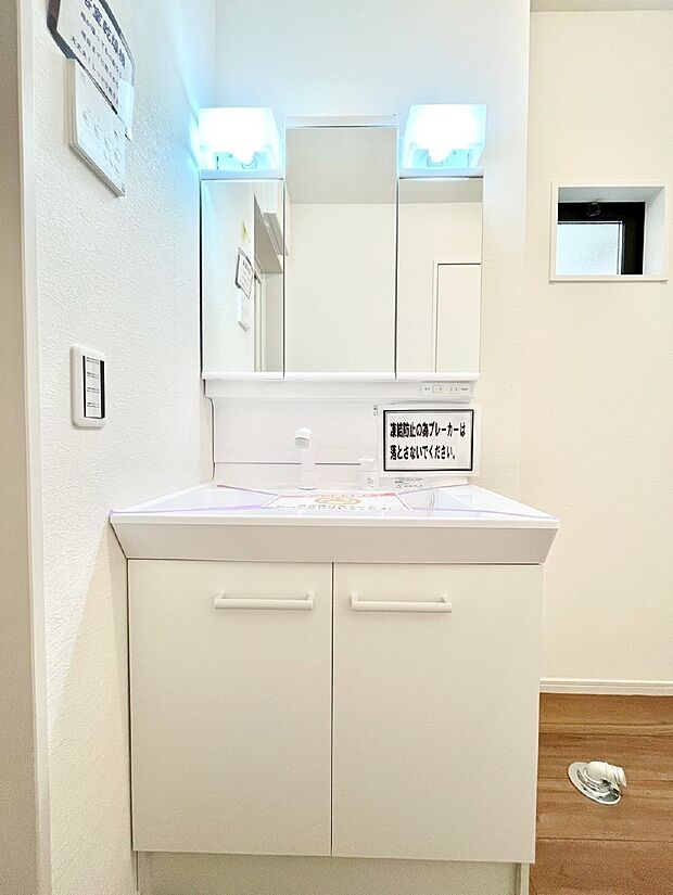 収納力と機能性に優れた洗面化粧台