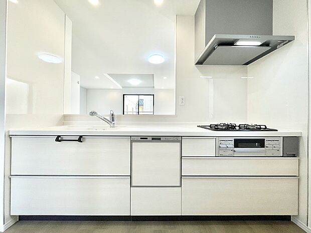 料理をしながらでもご家族との会話を楽しめる対面キッチン