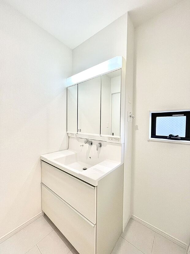 清潔感のある快適空間です。毎日の身支度も気持ち良くお使い頂けます。