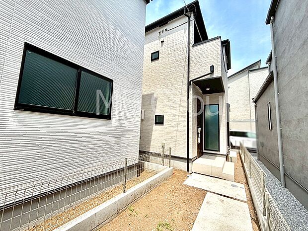 たっぷりの陽光と心地よい風が舞い込む住まい