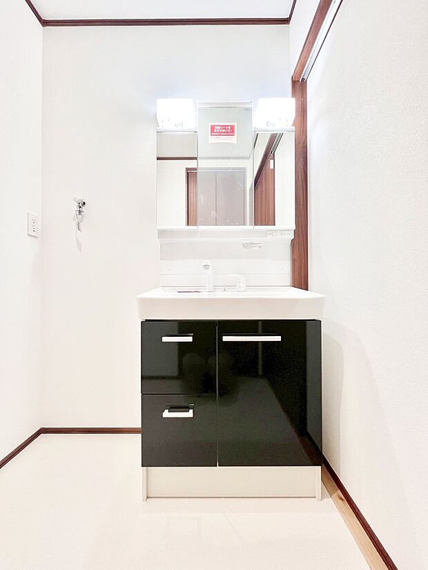 収納力と機能性に優れた洗面化粧台