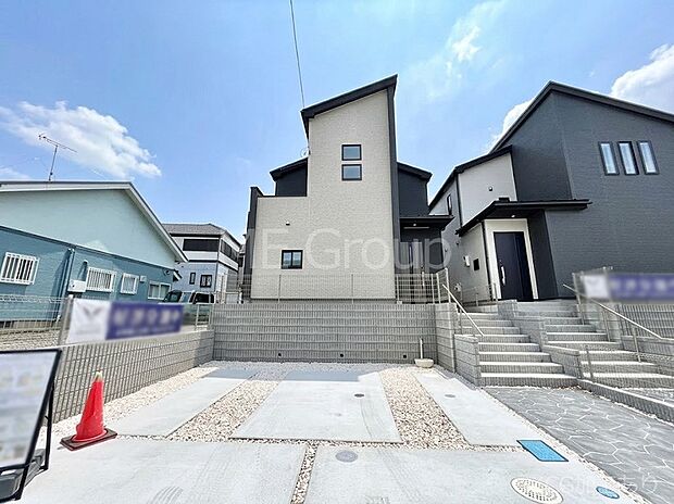 シンプルで落ち着きのある建物は住むかたの個性でオリジナルなものになっていきます。