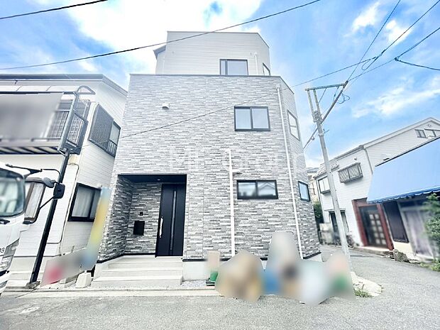 洗練された外観、上質な住空間が広がる室内は永く安心して過ごせる住居です。