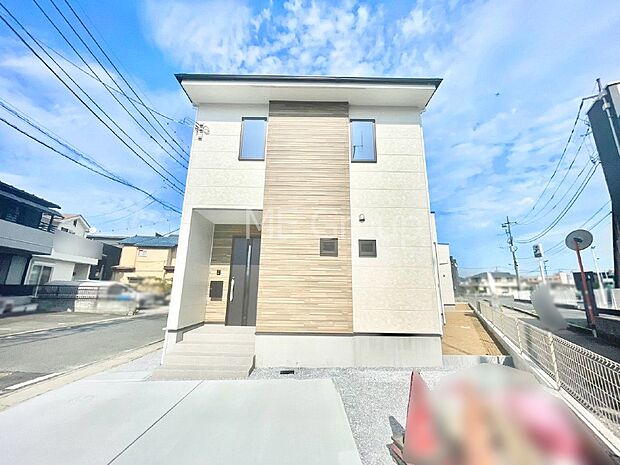 たっぷりの陽光と開放感に包まれる明るい住まい