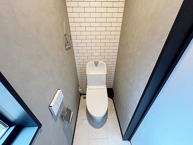 【トイレ】トイレは1階と2階それぞれに配置されていてとても便利です。