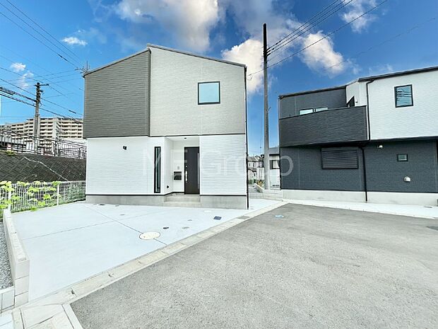 【前面道路含む現地写真】堂々完成！！ ここから始まる新生活を応援いたします！ 