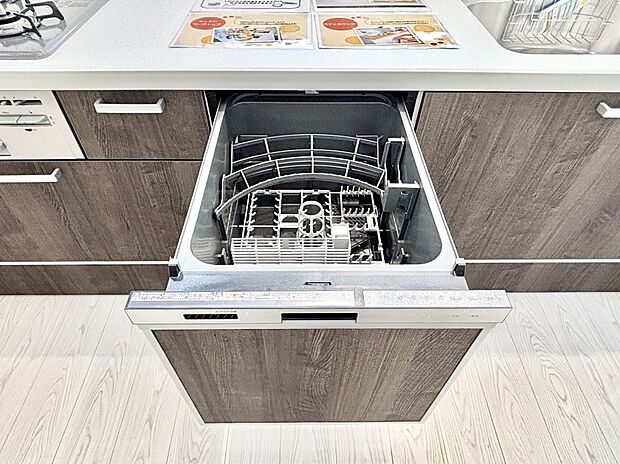 【食洗機】面倒なお片づけは食洗機にお任せ！家事の負担が減って、時間にも気持ちにもゆとりができます。