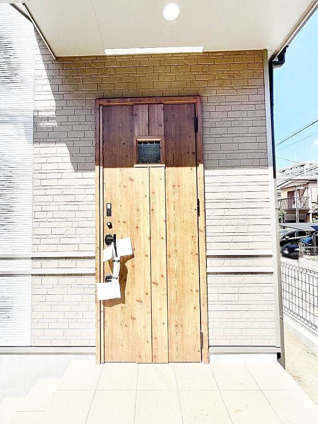 【玄関】大切な家族、来客を出迎える玄関。