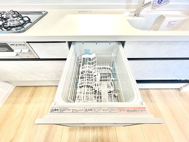 【食洗機】面倒なお片づけは食洗機にお任せ！家事の負担が減って、時間にも気持ちにもゆとりができます。