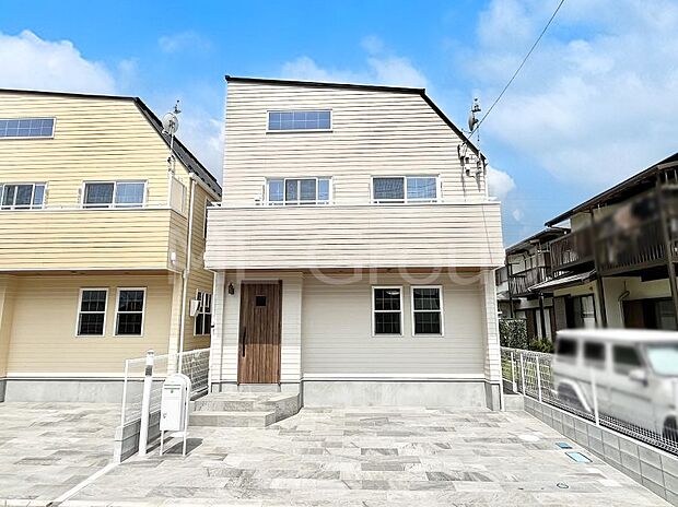 【現地外観写真】たっぷりの陽光と開放感に包まれる明るい住まい