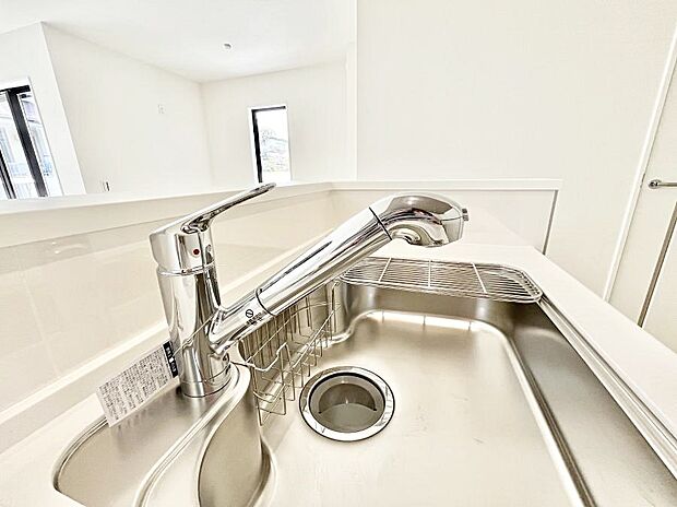 【蛇口一体型浄水器】浄水器一体型のキッチンで洗い物用・料理用と切り替え簡単！キッチンワークをより快適にします！ 