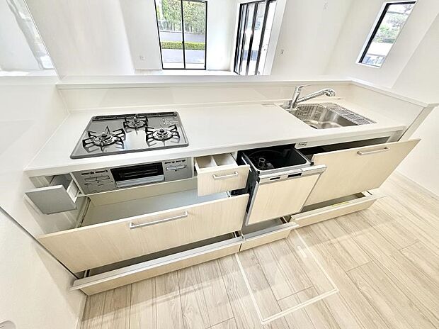 【スライド収納】スライド式収納なので上からの出し入れが可能！腰をかがめずに楽々！