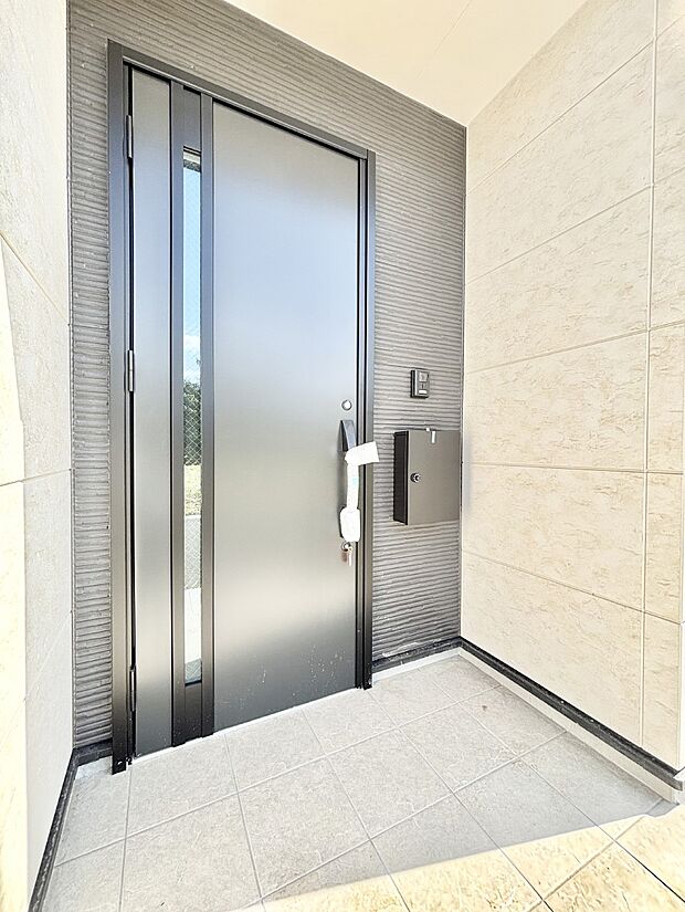 【玄関】大切な家族、来客を出迎える玄関。