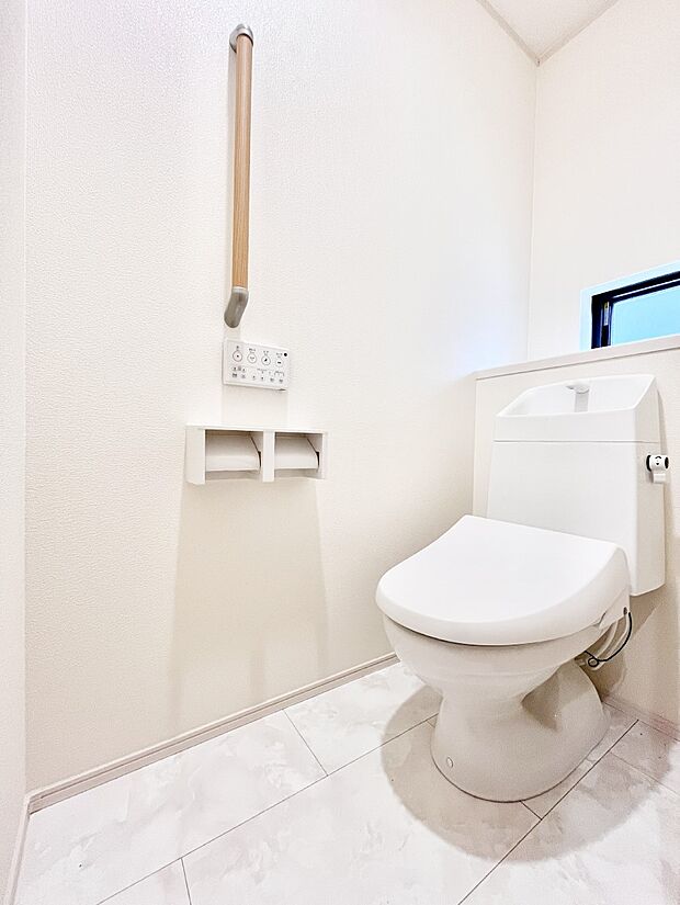 【トイレ】トイレは温水洗浄機能付き