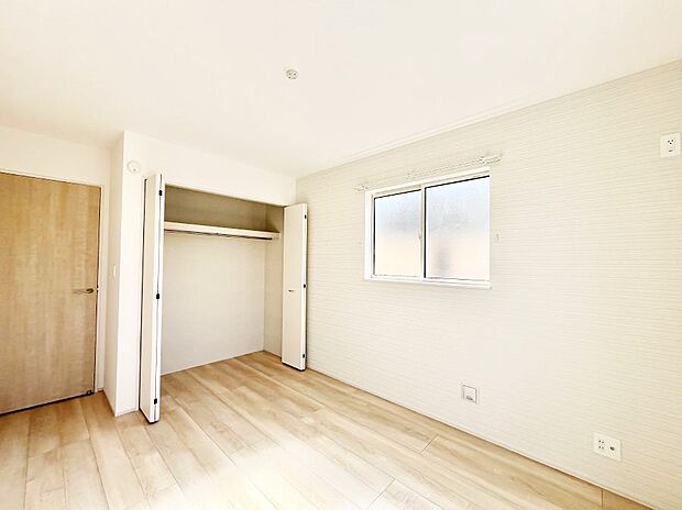 【寝室】収納が充実しているので居住スペースを広々使えます