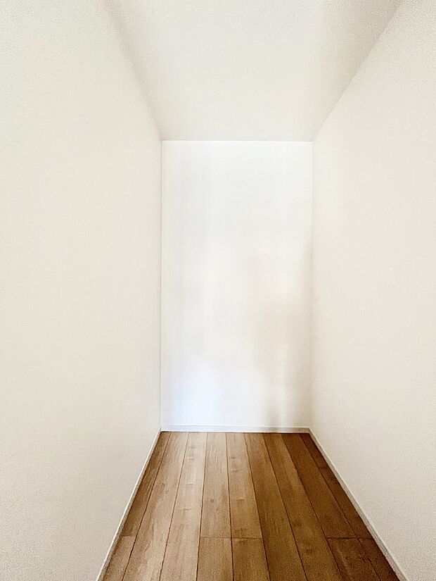 【ウォークインクローゼット】ウォークインクローゼットの活用で生活空間スッキリ