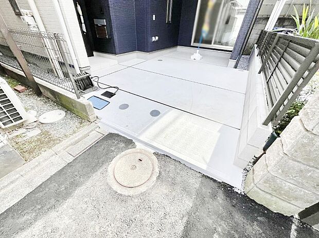 【駐車場】目の前が駐車場だと雨の日も大量にお買い物をした時も便利ですね