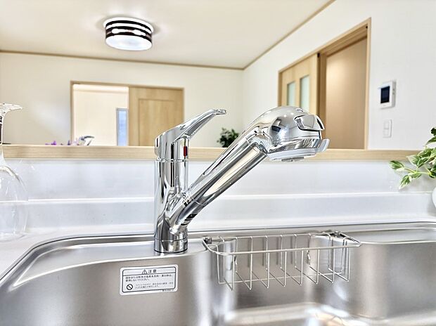 【浄水器】いつでも清潔なおいしいお水を。一つの水栓で水道水と浄水を使い分け。