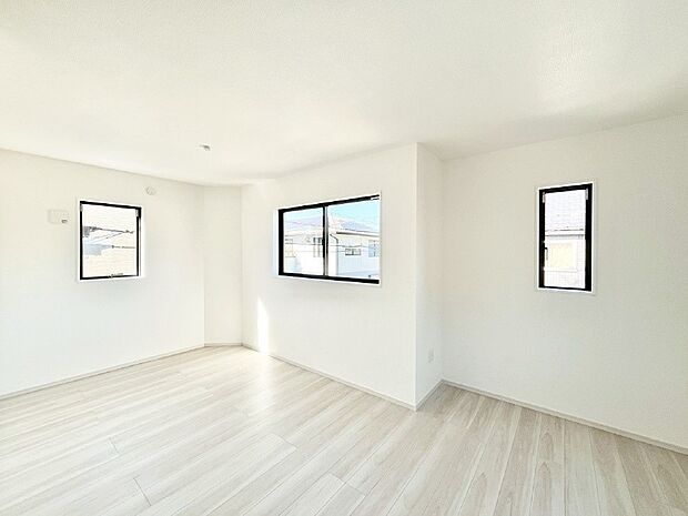 【寝室】将来は２部屋にすることもできますね。お年頃になったら夢の個室にチェンジ！