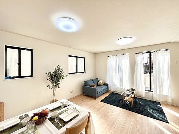 【リビングダイニング】落ち着いた雰囲気のＬＤＫは家族みんなの快適空間