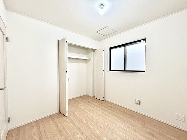 【寝室】収納が充実しているので居住スペースを広々使えます  