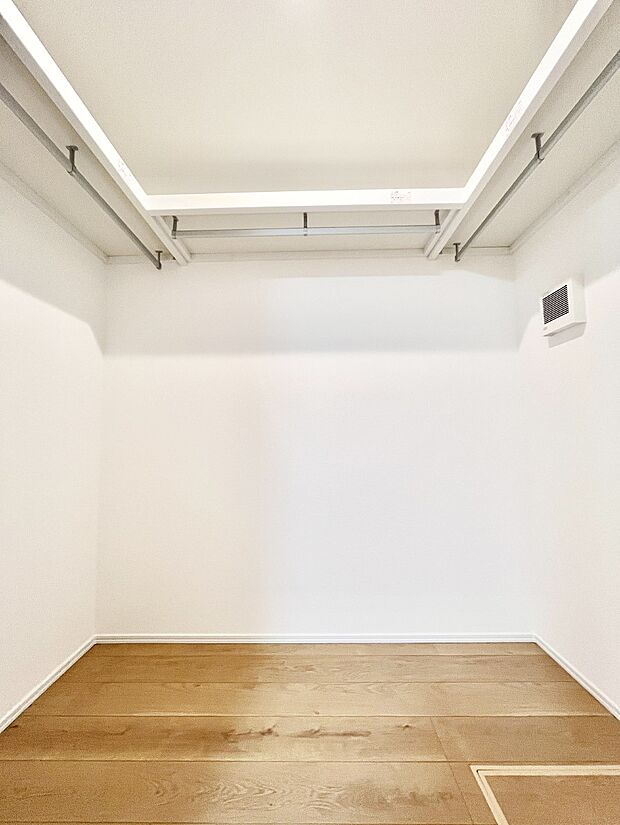 【TVモニター付きインターフォン】訪問者が一目でわかる安心のＴＶモニター付きインターホン。 　